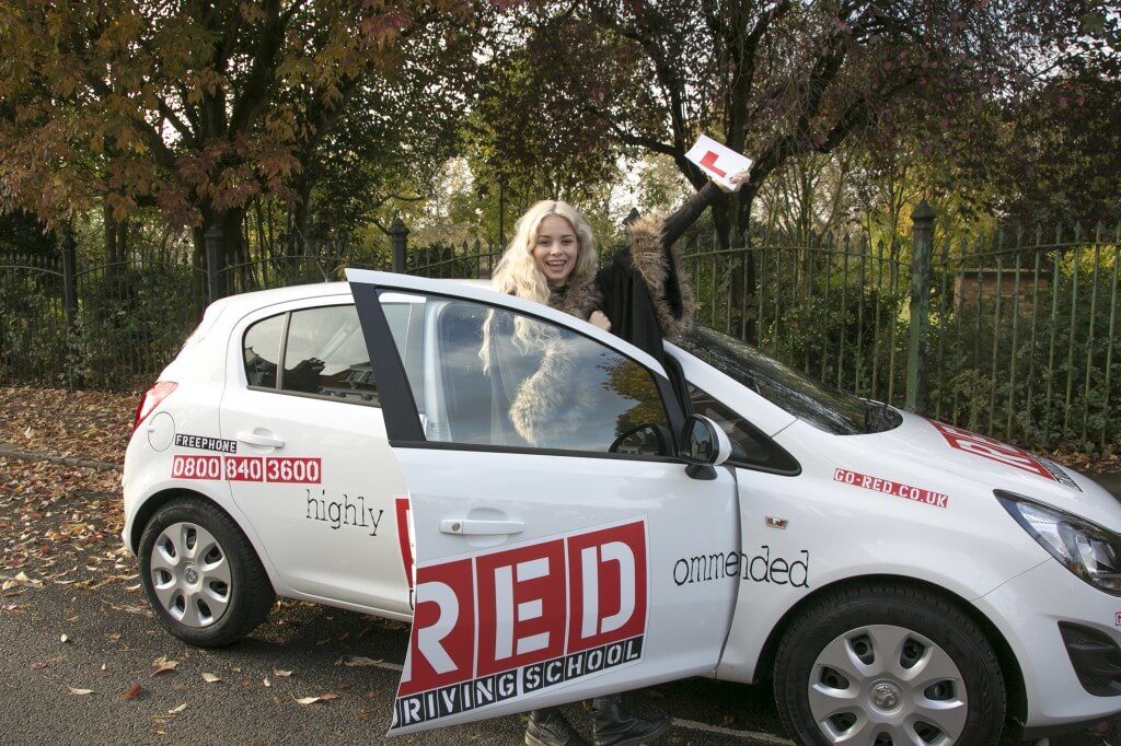 Nina Nesbitt holding up L Plates